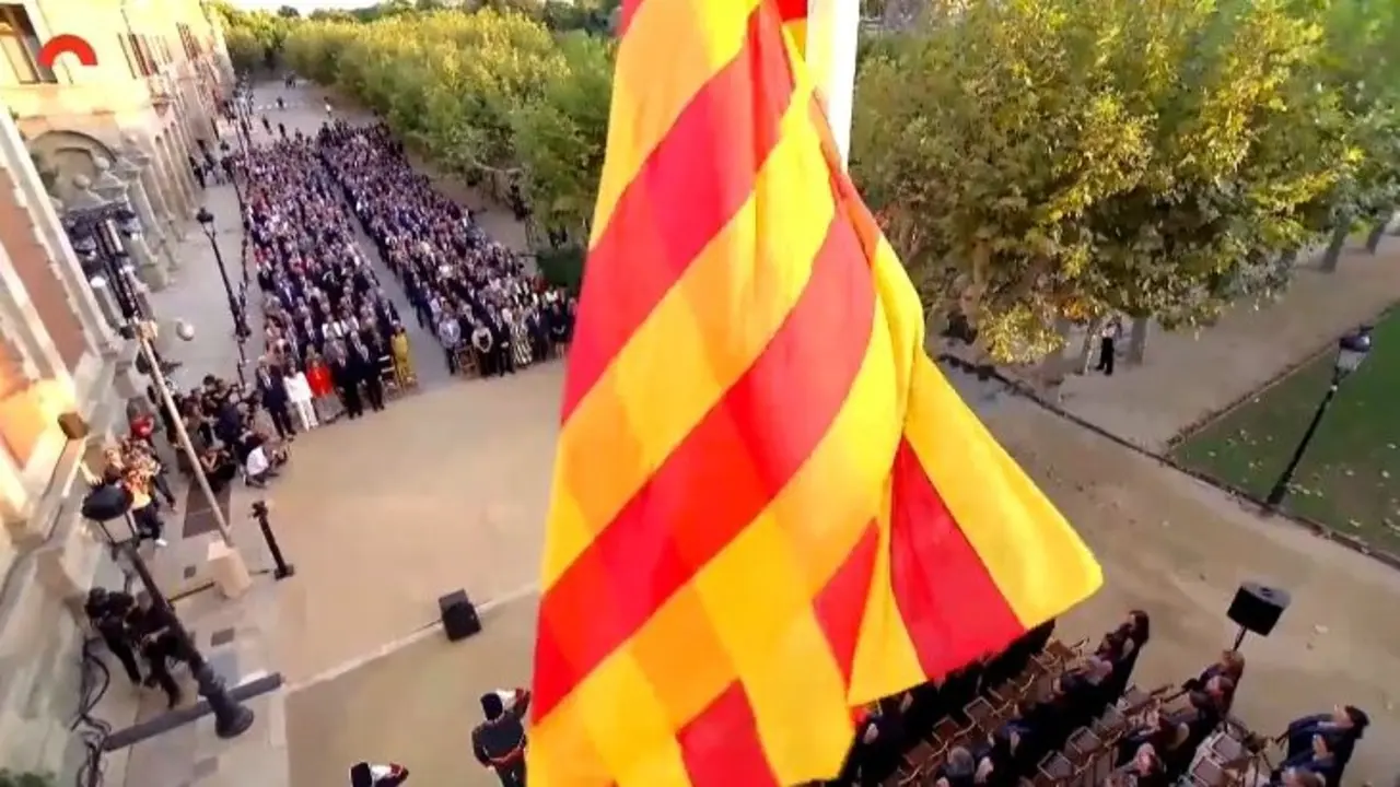 Captura de pantalla izado bandera en el Parlament 11 de setembre 2025