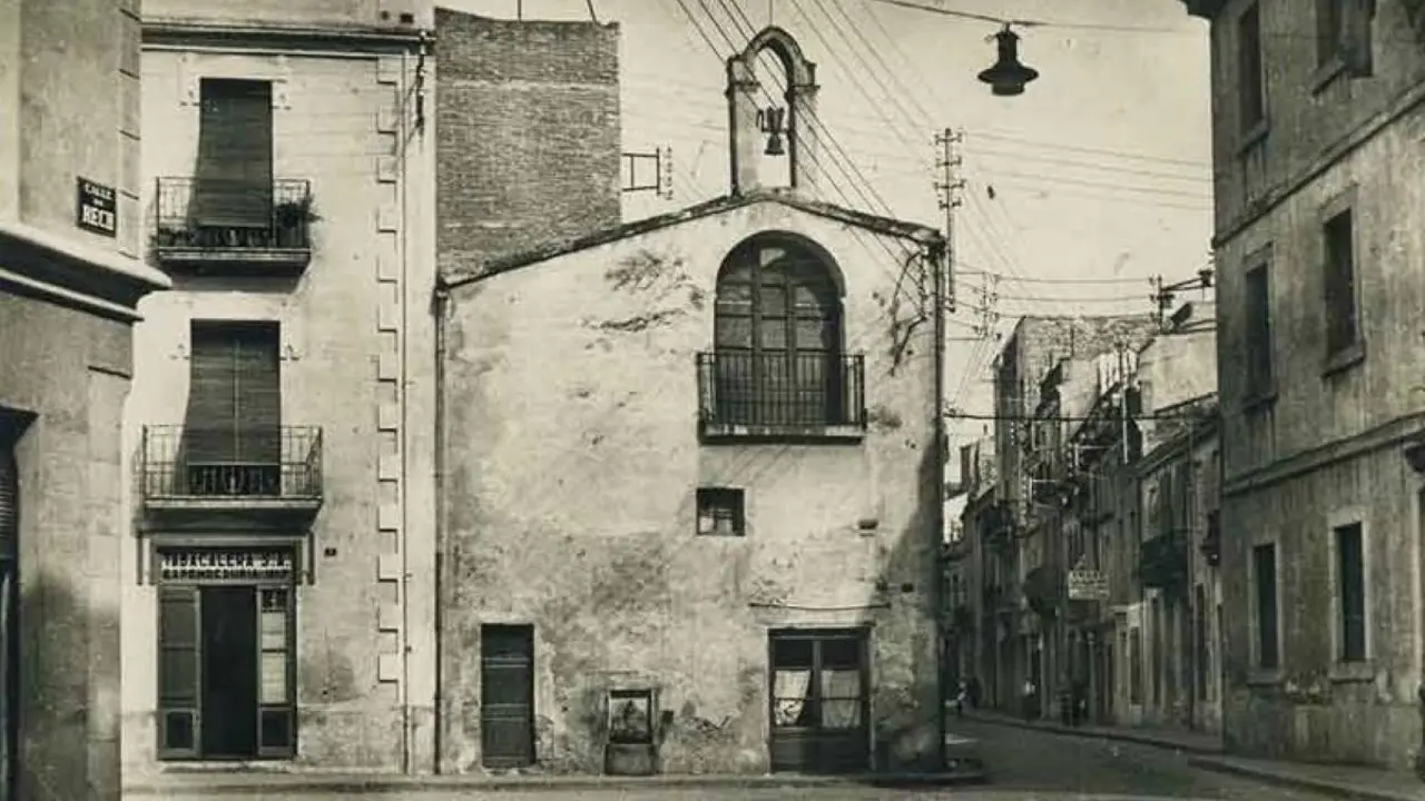 Capella de Santa Anna, el quarter al davant (avui Mercat de Sant Carles) i el carrer Santa Anna