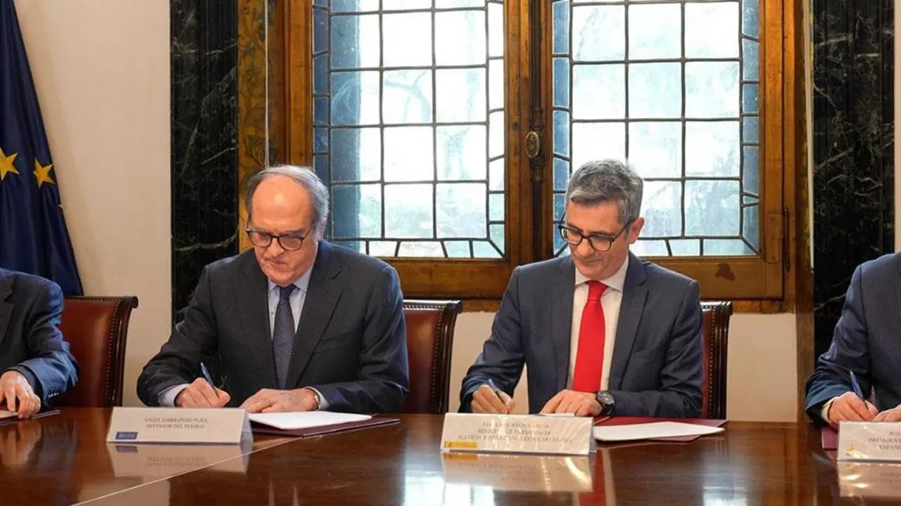 firma del acuerdo entre el Gobierno, la Conferencia Episcopal y el Defensor del Pueblo