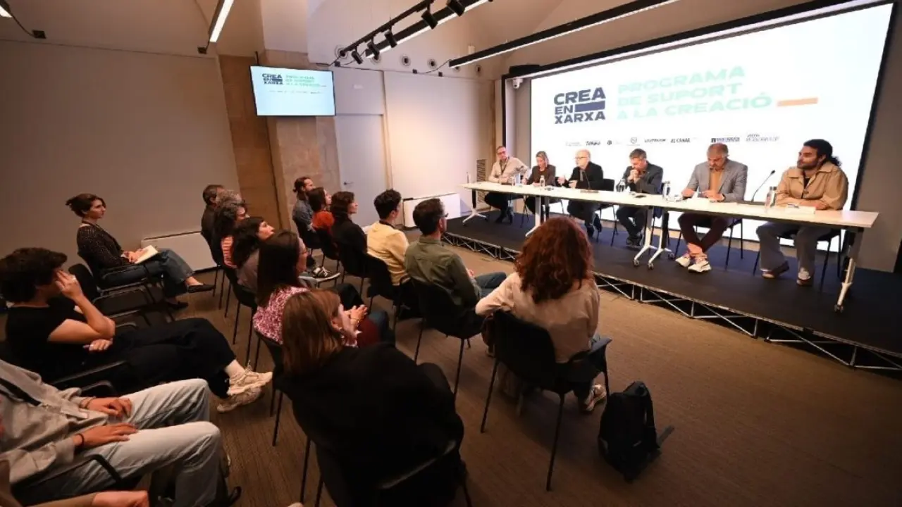 Fotografia de la roda de premsa Crea en Xarxa &ndash; Arts de Carrer&rdquo;