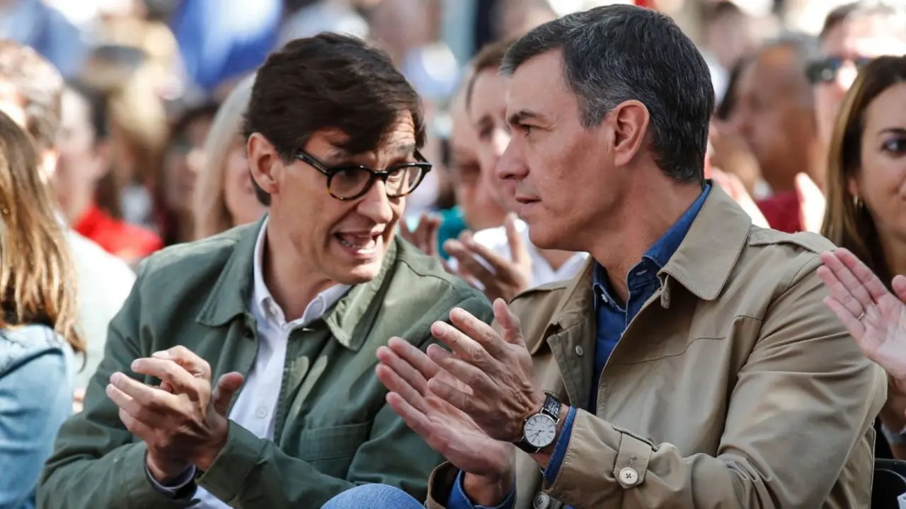 Salvador Illa y Pedro S&aacute;nchewz en un miting del PSC