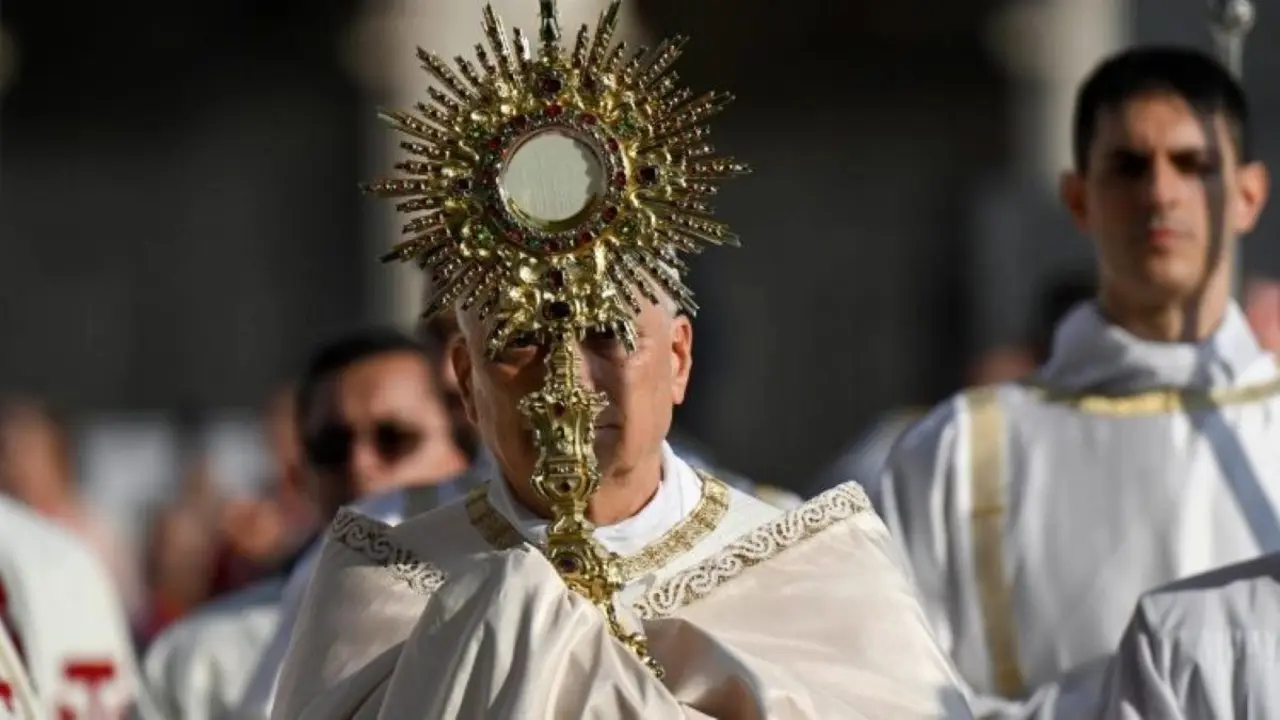 El Papa Le&oacute;n en la procesi&oacute;n del Corpus Christi de 2025
