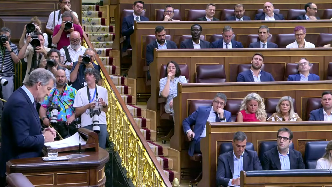 Nu&ntilde;ez Feij&oacute;o en su discurso ante la bancada socialista y el Gobierno