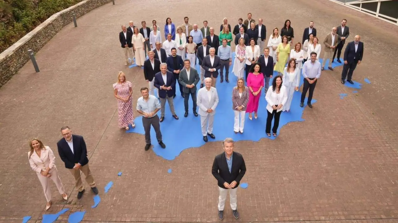Alberto N&uacute;&ntilde;ez Feij&oacute;o presenta en Santiago a los candidatos del PP en capitales de provincia Foto de PP - Mudarra
