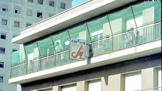 Facana de la antiga Escola Bressol El Cangur