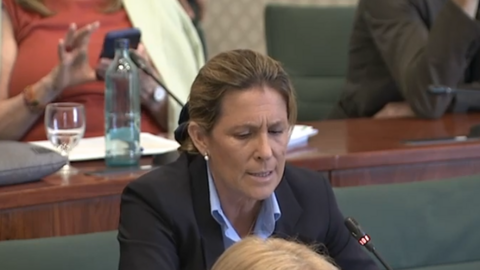 La portavoz de Vox, María García Fuster, interviviendo en la Comisión de control parlamentario de la CCMA