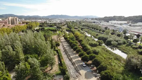 El Río Congost a la altura del Barri Sota Cami Ral y el poligono Jordi Camp