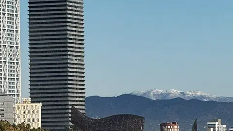 El Montseny desde la costa de Barcelona. foto red X Carlos GC