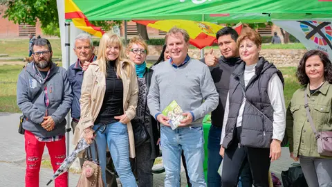 Carpa de afiliados de Vox en Mollet con Juan Garriga