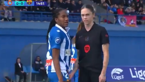 Mapi León toca las partes a Daniela Caracas