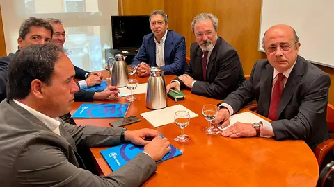 Componentes de la mesa de acuerdo gobierno de Valencia de junio 2023