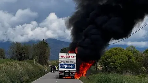 Foto incendi furgo a la BV 5151