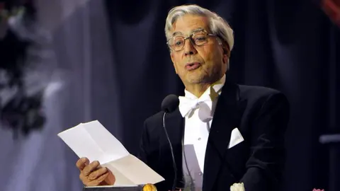Mario Vargas Llosa en su discurso recogiendo el Premio Nobel de Literatura