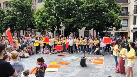 Manifestació a la Porxada Escoles Bressol 1