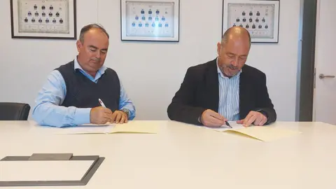 Signatura conveni El Xiprer i Col.legi d'advocats Granollers