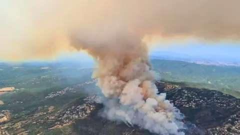 Incendi a Castell-Platja d'Aro (Foto Bombers)