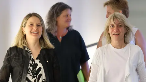 La consellera de Drets Socials, Mónica Martínez, junto a Alba Barnusell, Gemma Giménez y Isabel Llorente