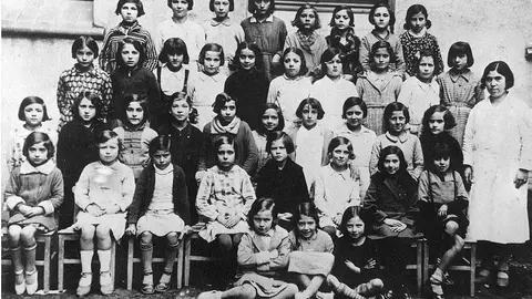 Foto de alumnas y profesorado de la Escuela Pereantón de Granollers, en 1933