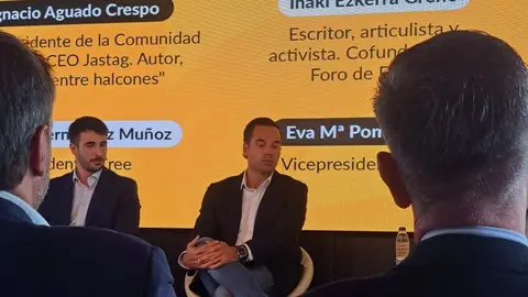 Presentación ponencia política Cree en Madrid. Foto de Manuel Hernández e Ignacio Aguado en un momento de la charla.