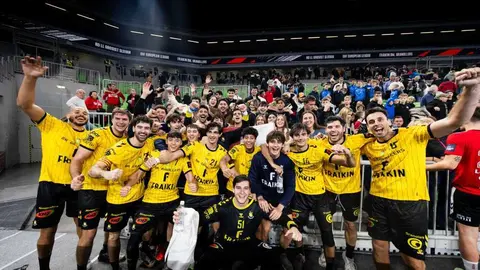 El equipo de Granollers celebró a lo grande su victoria en Slovan