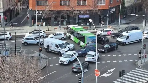 la nova Avda Sant Esteve colapsada