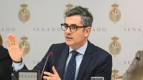 El ministro de la Presidencia, Justicia y Relaciones con las Cortes, F&eacute;lix Bola&ntilde;os, comparece en la Comisi&oacute;n de Justicia del Senado. Foto web Moncloa.