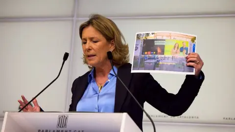 Mar&iacute;a Garc&iacute;a Fuster en una intervenci&oacute;n en el Parlament