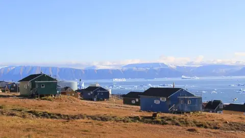 Houses_in_Qaanaaq_II