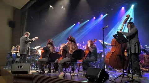 6. El concert de la Mitja