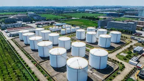 Almacenes industriales de petr&oacute;leo (tank farms)