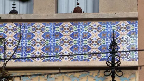 Pla&ccedil;a de les Olles