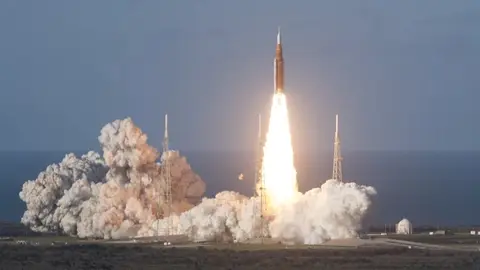 3. El lanzamiento de la expedici&oacute;n Artemis II