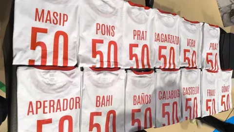 1. La samarretes dels jugadors presents al sopar homenatge