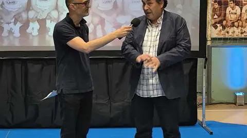 24. El periodista Vicens Prados, editor del reportatge que TV3 y 3CAT sobre els 50 anys que s'emet diumenge a las 22,15, explicant els 45 minutos de records