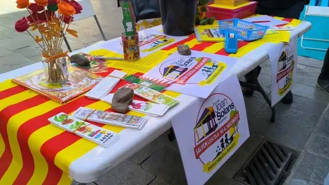 10. Tamb&eacute; va haver-hi espai per a la reivindicaci&oacute;, salvem l'Escola Joan Solans