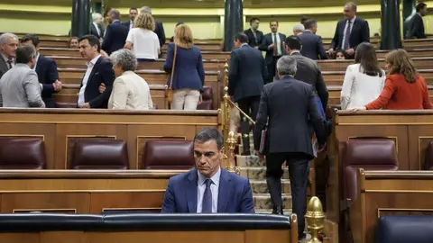 Pedro S&aacute;nchez empieza a notar la soledad