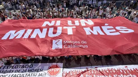 Concentraci&oacute; metges catalans Ni un minut m&eacute;s Foto Metges de Catalunya