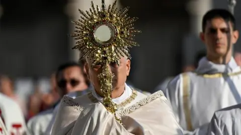 El Papa Le&oacute;n en la procesi&oacute;n del Corpus Christi de 2025