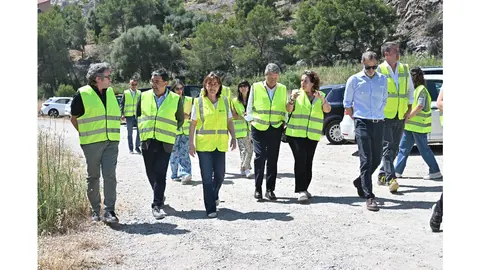 La consellera Paneque durant la visita a les obres de millora de la infraestructura ferrovi&agrave;ria entre Garraf i Sitges