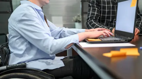 Persona con discapacidad incorporada al mercado laboral