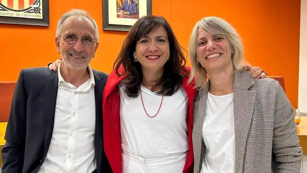 Andrea Canelo junto a Alba Barnusell y Josep Mayoral, sus dos alcaldes, en su último pleno en Granollers