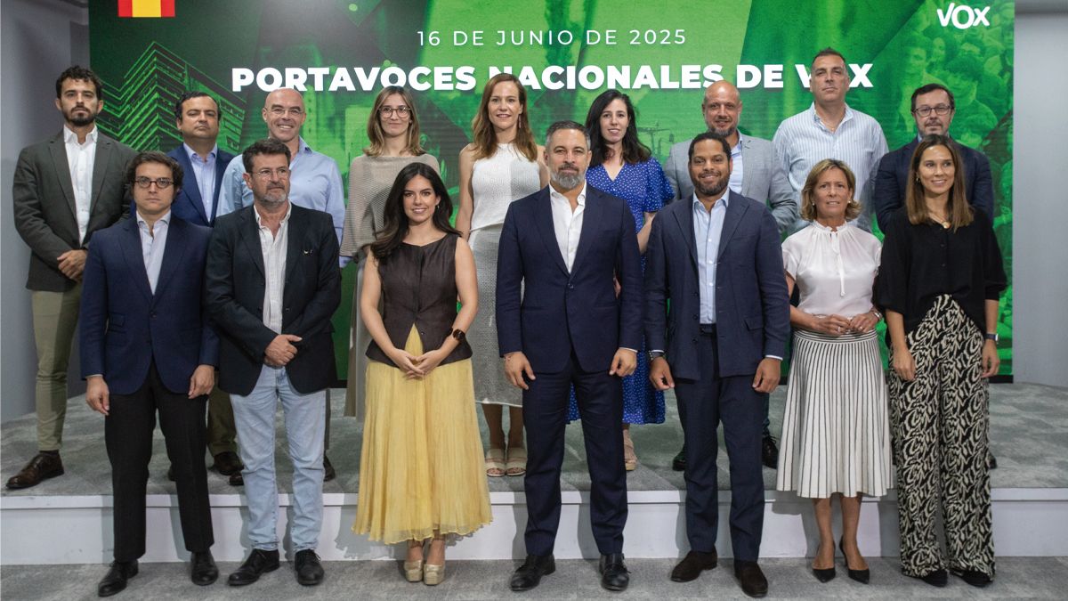 portavoces nacionales de Vox con Santiago Abascal