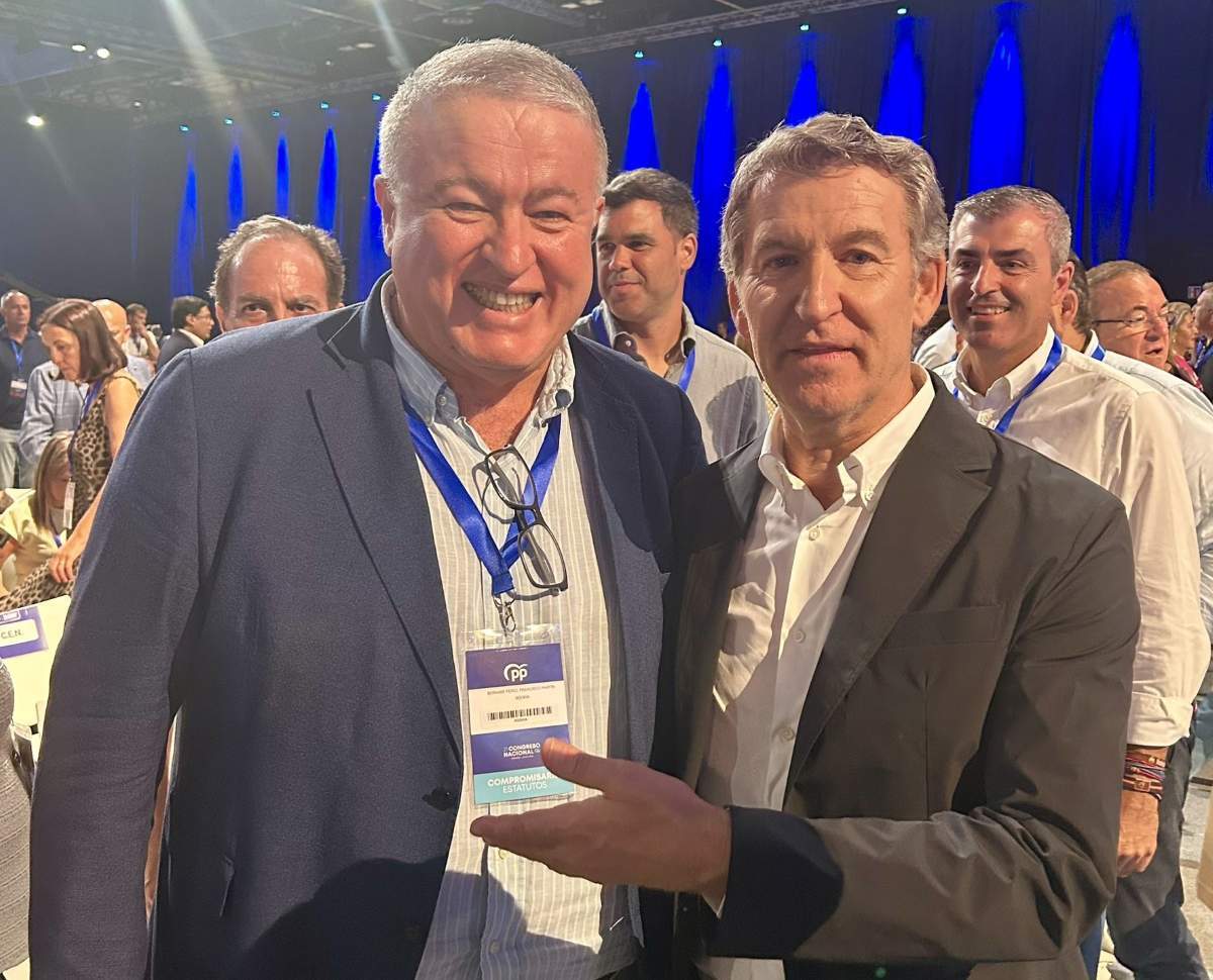 El Senador Paco Bernabé junto a Alberto Nuñez Feijóo en el Congreso del pasado fin de semana del PP
