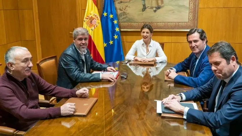 La patronal , los sindicatos y la ministra de Trabajo, no llegan a acuerdos sobre la jornada laboral