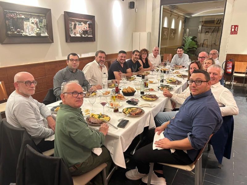 Parte de los integrantes de la cena de trabajo con el presidente de Cree, Manuel Hernández