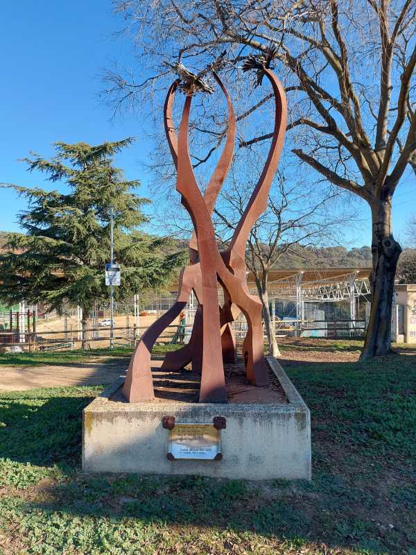 Escultura en memòria dels 4 hereus