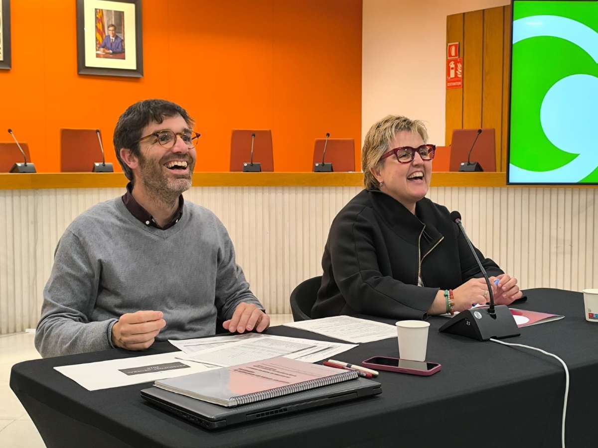 Els regidors en un dels moments distesos de la roda de premsa