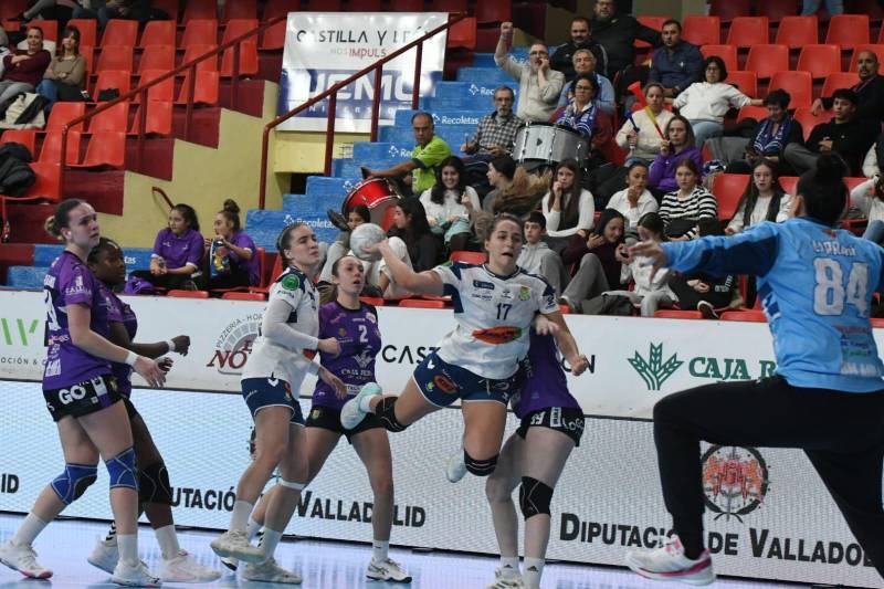 Belén Rodriguez en una acción ofensiva ante el Valladolid. Foto Valentín G de Garibai