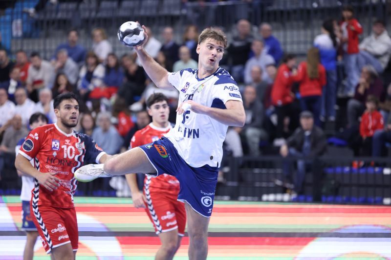 Guillermo Fischer consiguiendo su único gol de hoy. Foto Xavier Solanas