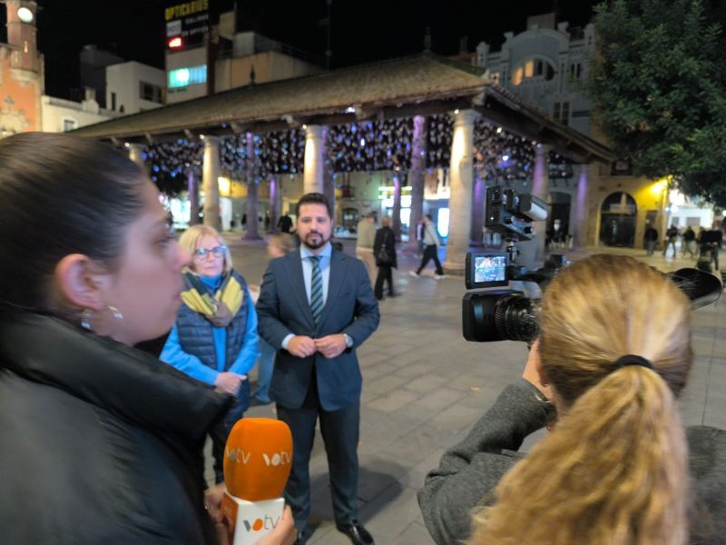 El diputado de Vox, Javier Ramírez, junto a la concejal de Granollers Cristina Tarrés 1